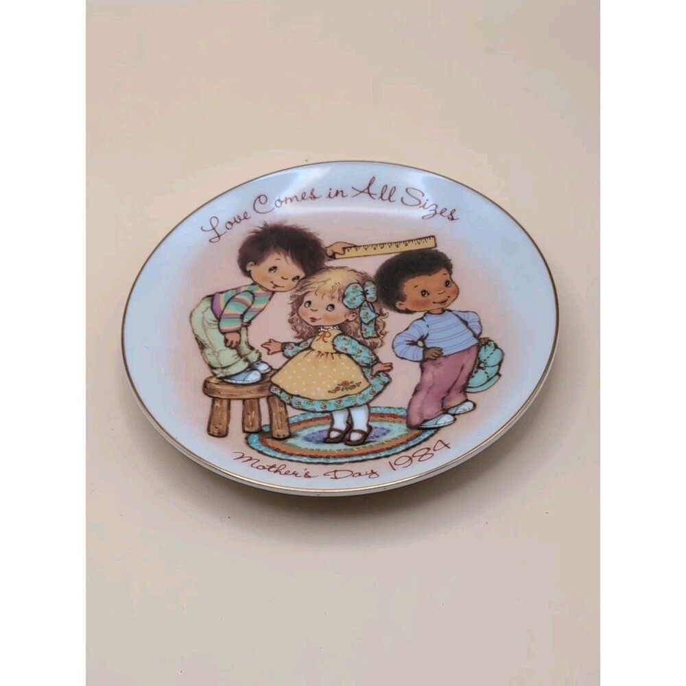 Avon 1984 Mother's Day Plate Gift Love Comes in All Sizes Vintage Collectible